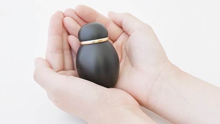 ブラック(黒) ミニ骨壷の商品一覧 – 手元供養の未来創想